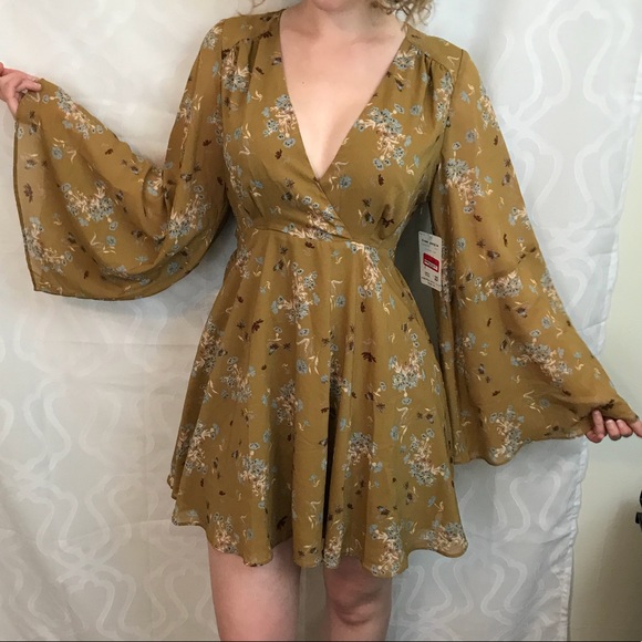 Free People Dresses & Skirts - Free People Bell Sleeve V-neck Chiffon Dress